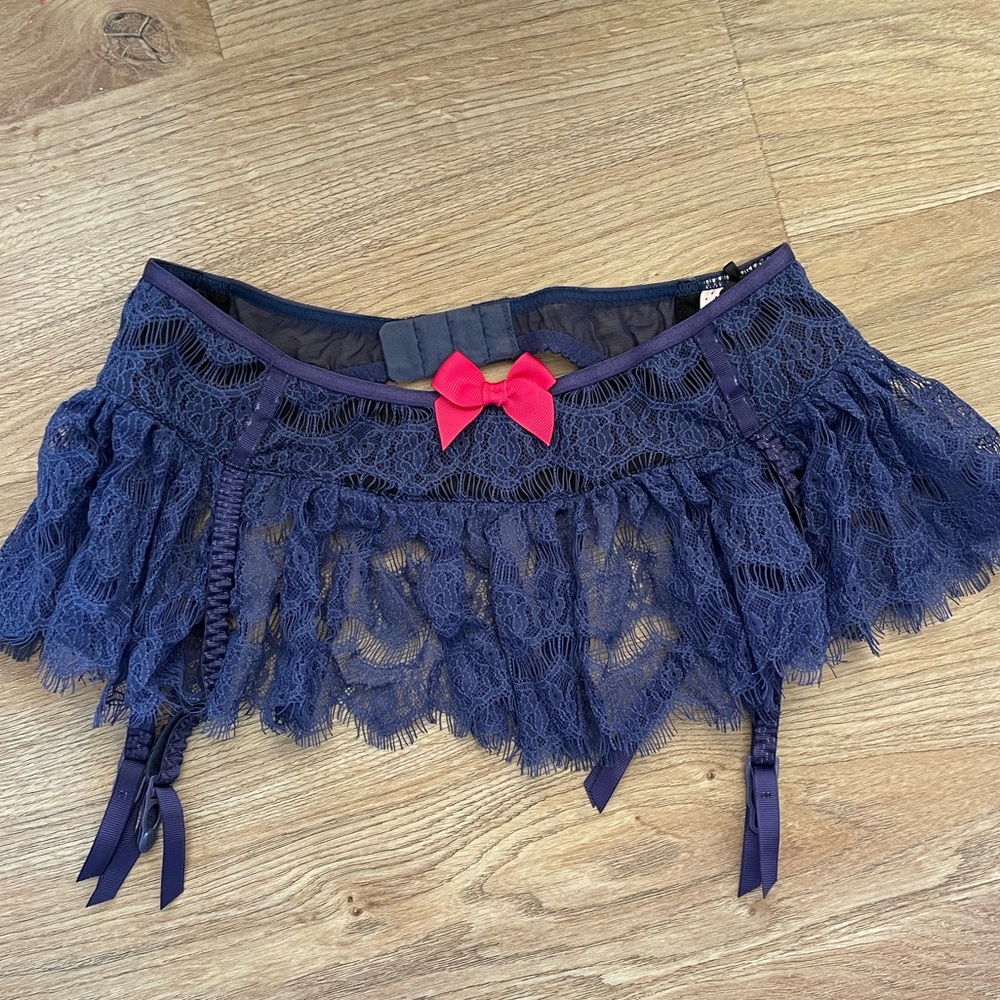 Victoria’s Secret blue lace garter belt NWOT